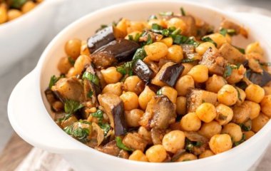 Салат из баклажанов и фасоли: вкусная и полезная пища