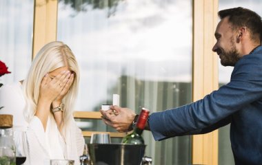 Чоловік освідчився коханій через 10 років стосунків: вона відмовила та спантеличила причиною