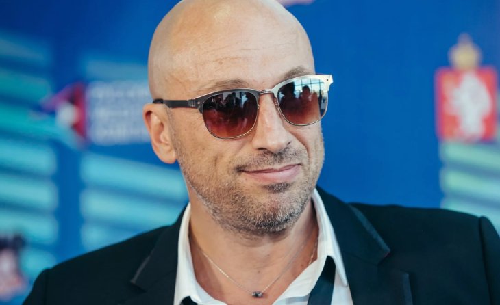 Полуобнаженный Дмитрий Нагиев прогулялся по парку