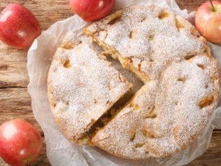 Смачна шарлотка на сковороді: Легкий рецепт для домашніх посиденьок