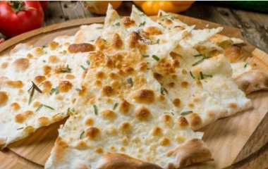 Как приготовить тонкую и хрустящую римскую пиццу «Скрочиарела»