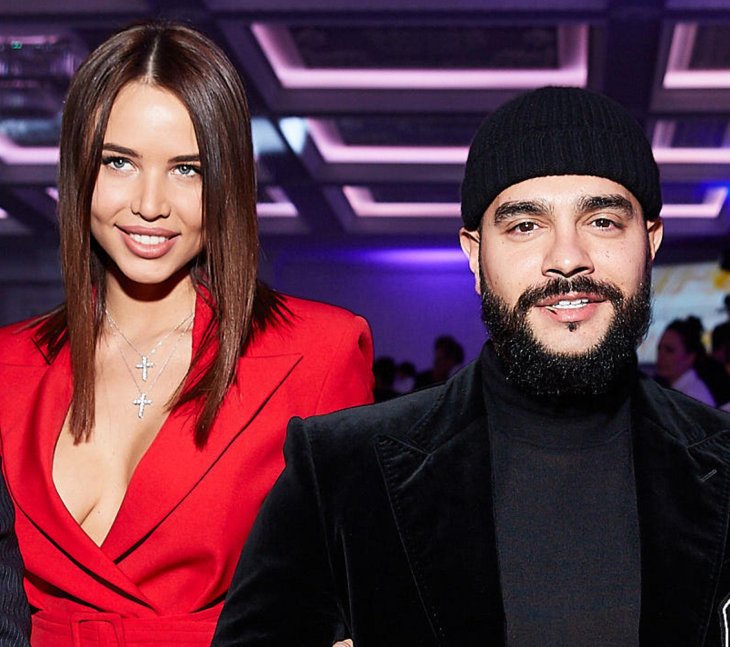 Невеста Тимати подчеркнула округлившийся животик шелковыми мини