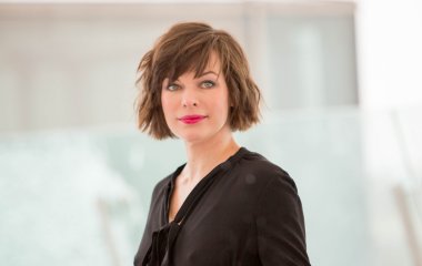 Милла Йовович по-русски прочитала сказку 