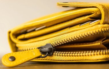 Якого кольору має бути гаманець, щоб притягувати гроші: у кожного знаку зодіаку власний відтінок
