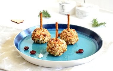 Творожные шарики с орехами пекан