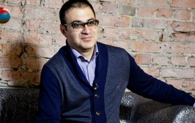 Гарик Мартиросян похвастался новой коллекцией одежды своего старого друга