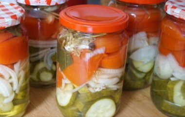 Рецепт вкусного ассорти на зиму: огурцы и помидоры
