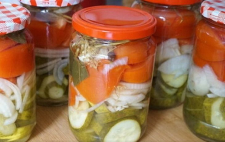 Рецепт вкусного ассорти на зиму: огурцы и помидоры