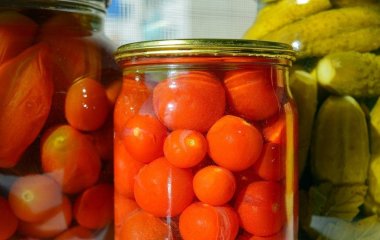 Чи потрібно перевертати банки з кришкою, яка закручується: навіть не всі досвідчені кухарі знають