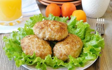 Вмиг уйдут со стола: кабачковые котлеты с фаршем, сыром и картошкой