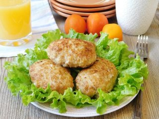 Вмиг уйдут со стола: кабачковые котлеты с фаршем, сыром и картошкой
