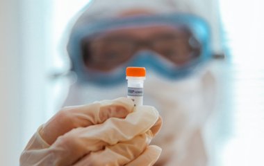 Медики розповіли про незвичайний симптом омікрону