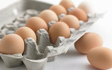 Як правильно зберігати яйця: чи потрібно викладати їх з оригінальної коробки