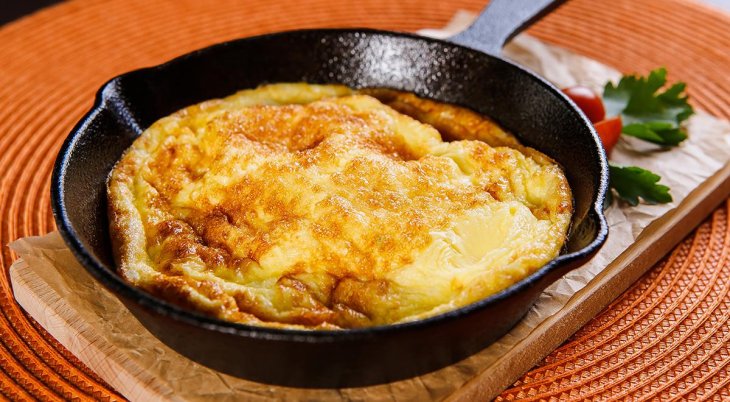 Пышный омлет с полезной начинкой: как приготовить самый простой завтрак