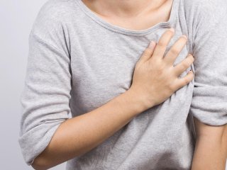 5 причин, почему может болеть в груди