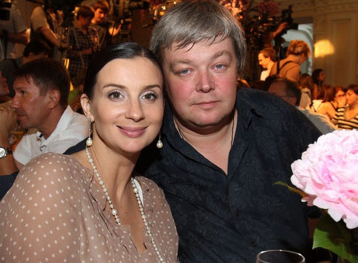 Екатерина Стриженова снова вышла в свет с мужем