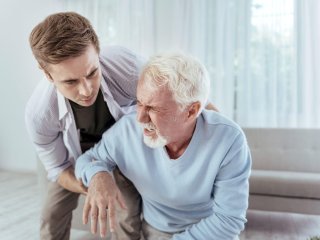 Эта боль может быть признаком будущего инсульта: врачи рассказали о симптомах