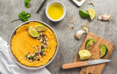 Хумус со сладким картофелем и фундуком