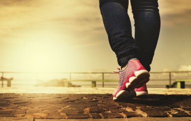 Забудьте про 10 000: скільки кроків насправді потрібно ходити щодня