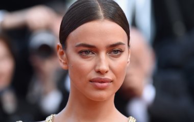 Ирина Шейк прогулялась с дочерью Леей по дождливому Нью-Йорку