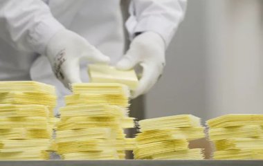 Дієтолог розповіла, кому протипоказаний плавлений сир