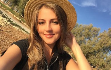 Анна Михайловская улетела на отдых в Арабские Эмираты 
