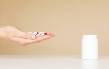 Названі головні ознаки дефіциту вітаміну D в організмі
