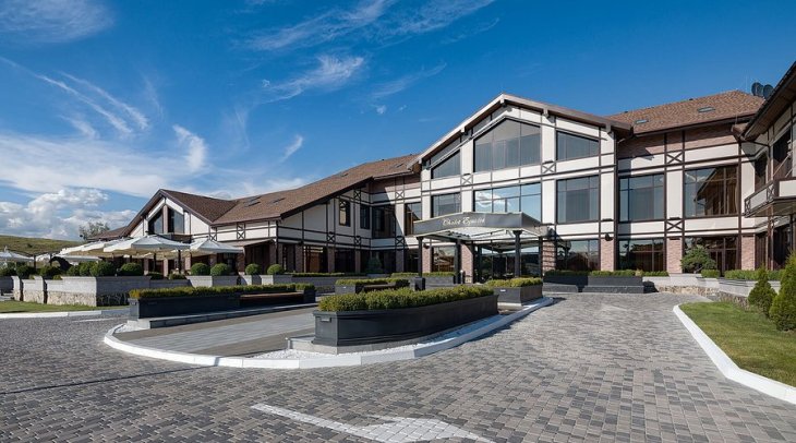 Equides Club – заміський відпочинок преміумкласу: готель з басейном під Києвом для комфортного відпочинку
