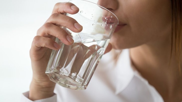 Лікар оцінив користь пиття води при коронавірусі