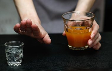 Нарколог попередив про небезпеку вживання міцного алкоголю натще.