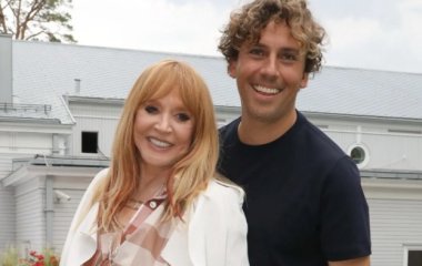 «Ты для меня всегда будешь молодым мужем»: Пугачева едва сдержала слезы в объятиях Галкина