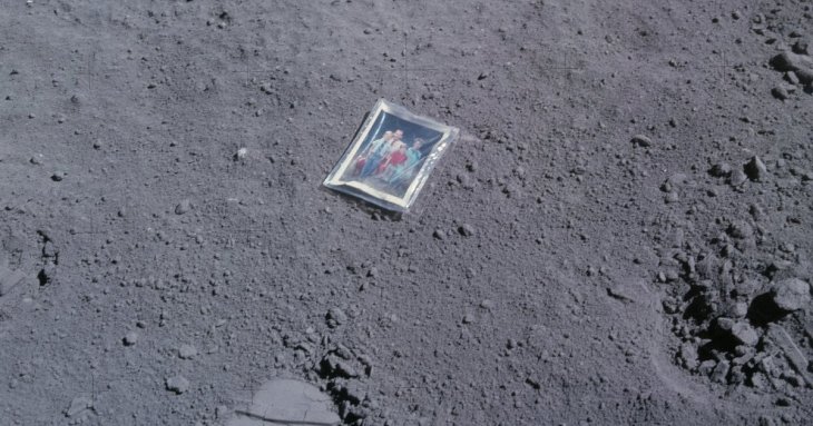 Астронавт залишив сімейне фото на Місяці: що з ним сталося через 50 років