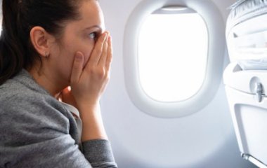 Через що трапляються панічні атаки і чому за них не можна дихати носом у пакет