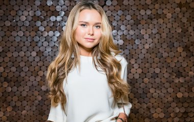 Дочь Дмитрия Маликова вышла в свет в стильном наряде