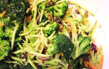 Салат из брокколи с пеканом и апельсиновой заправкой