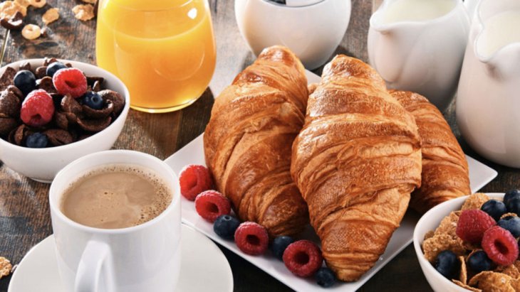 Не ешьте его вечером: диетологиня назвала запрещенный продукт перед сном