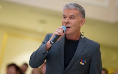 Олег Газманов лишился своей шевелюры