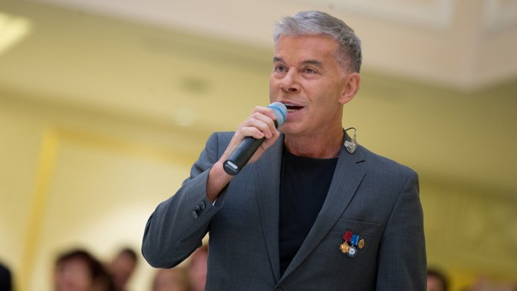 Олег Газманов лишился своей шевелюры