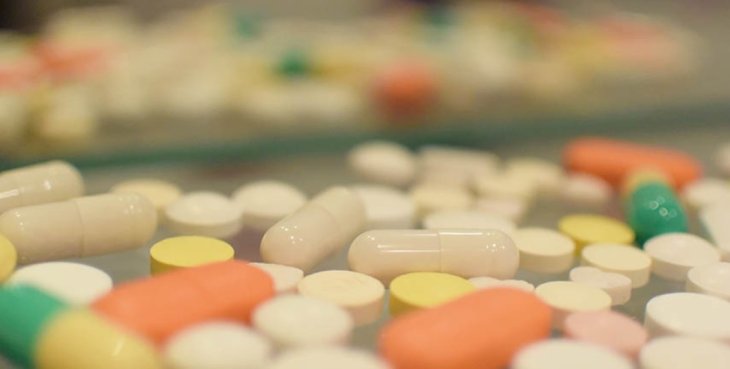 Простий спосіб змусити дитину випити ліки визнали геніальною