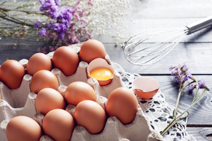 Токсичны для организма: медики рассказали о вреде переваренных яиц