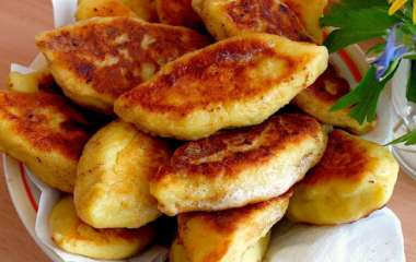 Как быстро приготовить пирожки с грибами и картофелем на сковороде и в духовке?