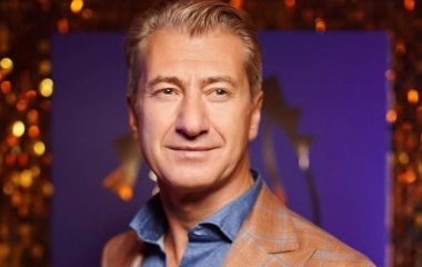 Юрий Никитин поделился редким фото мамы, на которую похож как две капли, и поздравил ее с 92-летием