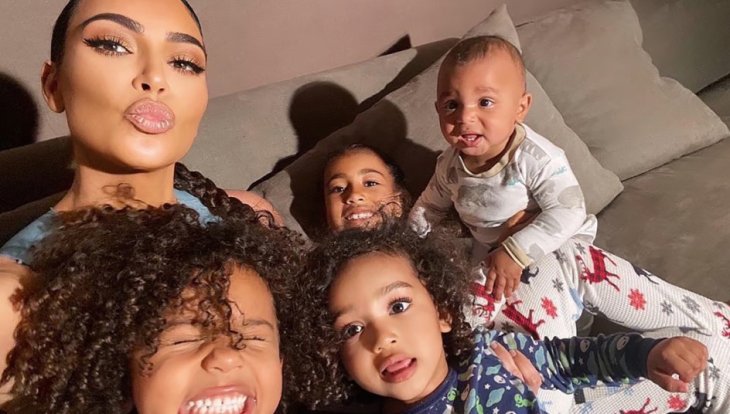 Ким Кардашьян наняла няню-парня, чтобы в жизни ее детей присутствовал мужчина