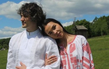 Женя Кот с женой провели экскурсию по своему двухэтажному дому под Киевом