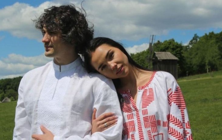 Женя Кот с женой провели экскурсию по своему двухэтажному дому под Киевом