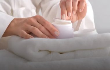 10 правил догляду за шкірою, яким варто слідувати після 30 років: думка дерматологів