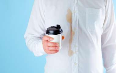 Не останется и следа: назван лайфхак, как убрать пятно от кофе