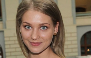 Актриса Христина Асмус показала фото з оголеними закривавленими грудьми