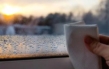 Как избавиться от лишней влаги в помещении: лайфхак с носками