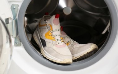 Эффективно и качественно: как постирать обувь в стиралке и не испортить ее